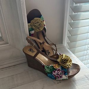Floral wedges